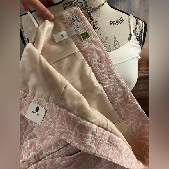 NWT, stunning damask pencil skirt, pink w/ some shimmer - Picture 8 of 12